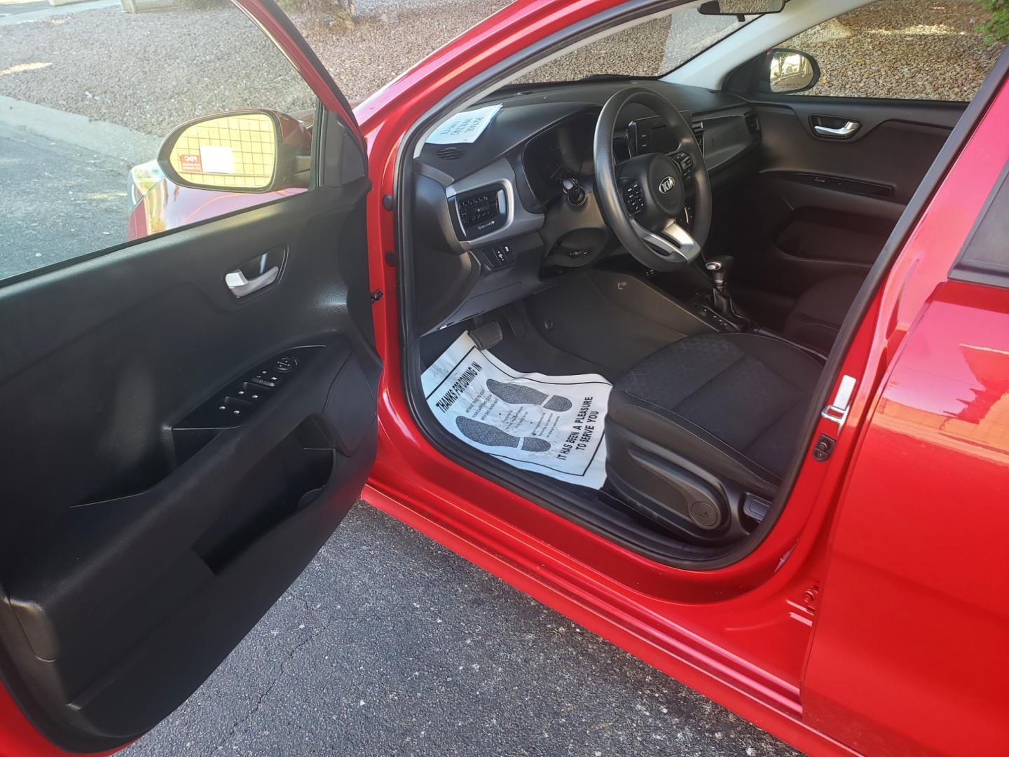 2018 /gray and black Kia Rio S (3KPA24AB4JE) with an 1.6L L4 DOHC 16V engine, 4-Speed Automatic transmission, located at 323 E Dunlap Ave., Phoenix, AZ, 85020, (602) 331-9000, 33.567677, -112.069000 - Photo#8